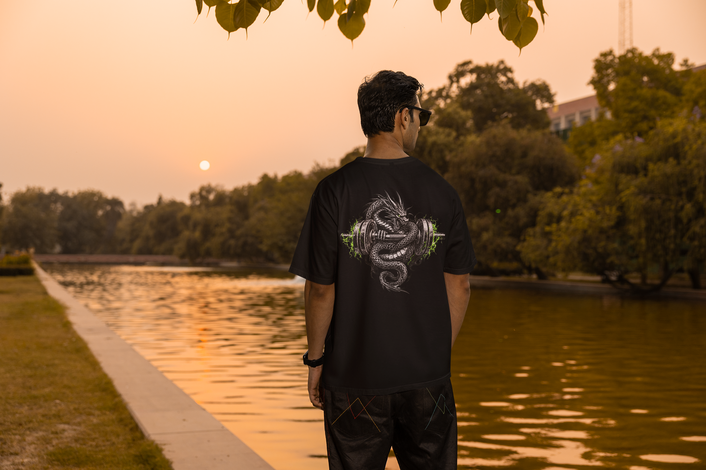 Black oversized gym t-shirt with dragon chest logo